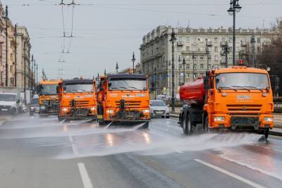 За время майских праздников с улиц Петербурга были вывезены 1,3 кубометров мусора