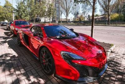 В Украине засветился суперкар McLaren: привлекает окрасом и мощью