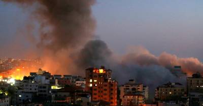 В Газе после обстрела рухнуло 13-этажное здание