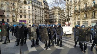 ФБР поможет избитому полицейскими в Париже сирийскому фоторепортеру