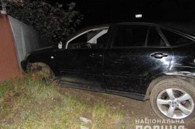 В Киеве пьяный сотрудник СТО покатался на чужом Lexus и разбил его