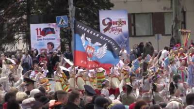 Вести в 20:00. Донецк многотысячным шествием под российскими флагами отметил дату отделения от Украины