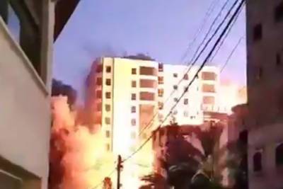 СМИ: Израиль уничтожил 13-этажный жилой дом в Газе