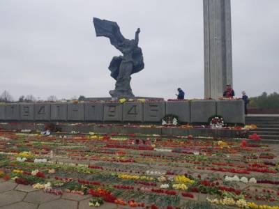 Красная звезда у монумента Освободителям возмутила рижских националистов