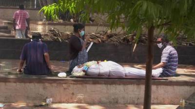 Сотни смертей ежесуточно: тяжелая ситуация в Индии