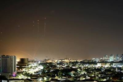 Видео: Израиль подвергся массированному ракетному обстрелу