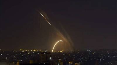 Тель-Авив подвергся массированной ракетной атаке из сектора Газы – есть жертвы