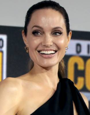 Анджелина Джоли рассказала о личной жизни и чувстве страха после расставания с Брэдом Питтом