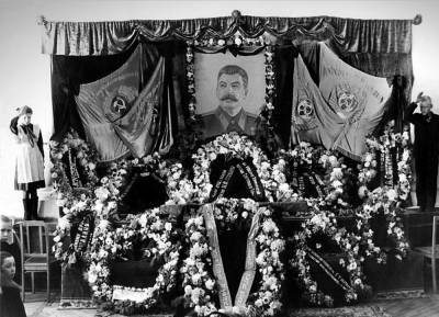 Почему Сталина побоялись хоронить на Новодевичьем кладбище