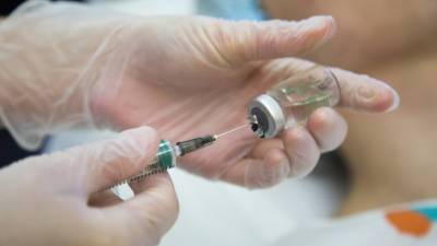 Бахрейн одобрил экстренное использование российской вакцины «Спутник Лайт»