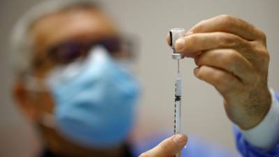 В США одобрили использование вакцины Pfizer для подростков