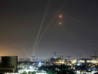 Из сектора Газа продолжаются массированные ракетные обстрелы Израиля