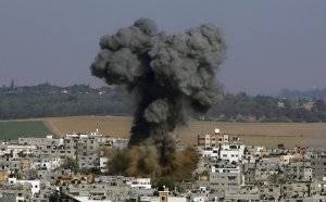 Высотка рухнула от авиаудара ВВС Израиля в Газе