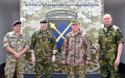 Трое иностранных военных атташе посетили Донбасс