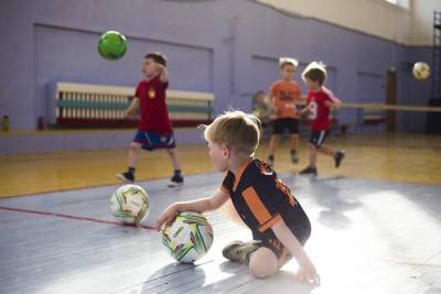 Набор детей от 3 лет в группы по футболу с первым бесплатным занятием начал «Форвард»