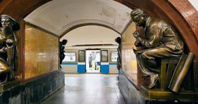 Человек упал на рельсы на Арбатско-Покровской линии метро в Москве