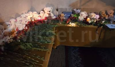 Мэрия Уфы почтила память погибших при нападении на казанскую школу минутой молчания