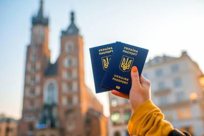 Хитрые украинцы, оплата и документы: как мигранты ездят за границу во время локдаунов