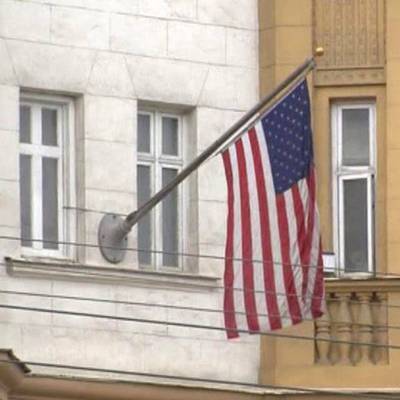 Дипмиссия США в России сократила объем консульских услуг