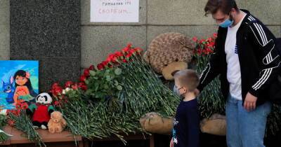 Похороны погибших при стрельбе в школе пройдут сегодня в Казани