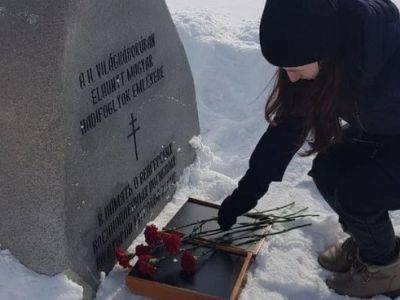 В возложении цветов на могилу военнопленных прокурор нашел экстремизме