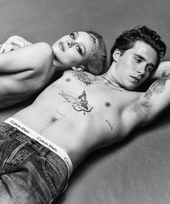 Никола Пельтц и Бруклин Бекхэм снялись вместе для невероятно чувственной кампании Calvin Klein