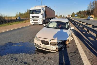 Попавшего в аварию на трассе в Тверской области водителя ослепило солнце