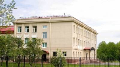 Злоумышленник заставил эвакуироваться 6 тыс. петербургских школьников
