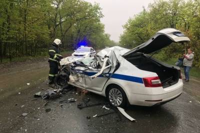 На Кумысной поляне пассажирская «Газель» столкнулась с полицейским автомобилем, пятеро пострадали