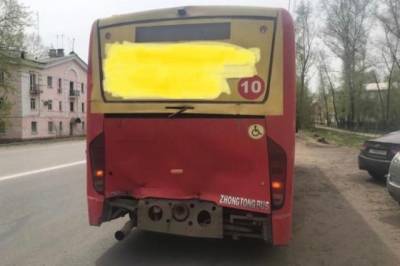 В Хабаровске КАМАЗ врезался в пассажирский автобус