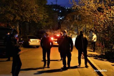 Люди в черном не дали эвакуировать авто Медведчука: видео