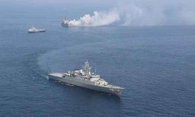 Столкновение в Ормузском проливе: американский корабль сделал 30 выстрелов по иранским катерам
