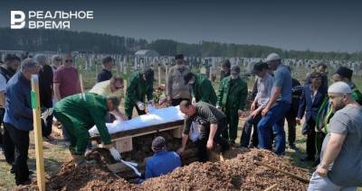 На Самосыровском кладбище хоронят погибших при стрельбе в казанской школе