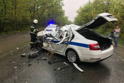 Пять человек пострадали в результате столкновения маршрутки и полицейского авто в Саратове - runews24.ru - Саратов - Калининск