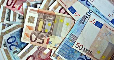 Премьер будет получать 5216 евро, максимум в КРФК - 10 300: зарплаты чиновников вырастут