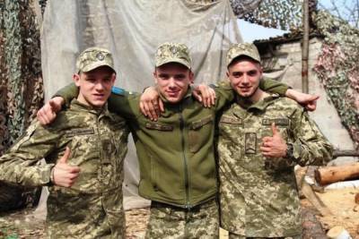 "Родные, вернитесь домой живыми": три брата бок о бок встали на защиту Украины