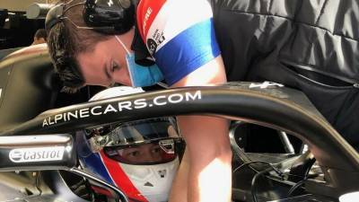 Даниил Квят вернулся за руль машины Формулы 1. Видео