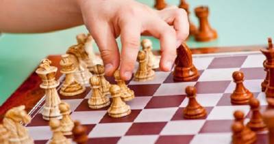 В хорогской школе №7 состоялся турнир по шахматам и конкурс детских рисунков