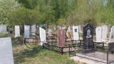 В Казани проходят похороны двух первых жертв стрелка