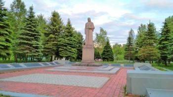 «Родину-мать не трожь!» В Кириллове разгорелся конфликт вокруг мемориала павшим в Великой Отечественной