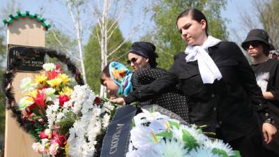 День скорби: в Татарстане прощаются с погибшими при нападении на школу