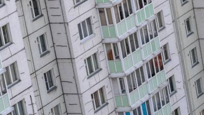 Житель Кирова выкинул с балкона пятого этажа ребенка знакомой