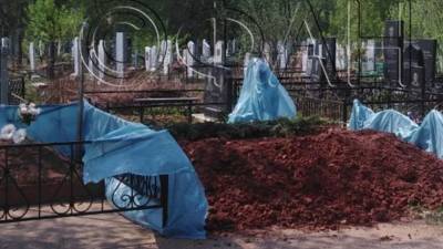 Двоюродных брата и сестру похоронили в Казани после нападения на школу