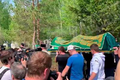 В Казани прошли похороны погибшей при стрельбе учительницы