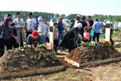 В Казани трёх детей, погибших в школе, похоронили на мусульманском кладбище