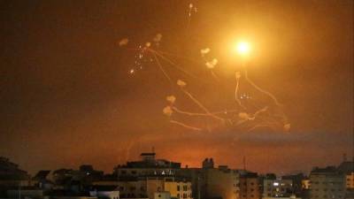 Йонатан Конрикус - Видео: более тысячи ракет выпустили по Израилю из Газы с начала обстрелов - 5-tv.ru - Израиль