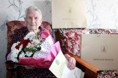 Свой 100-летний юбилей отметила ветеран Великой Отечественной войны Зинаида Лопуха