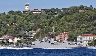 Франция направила к российским границам в Черном море военный корабль