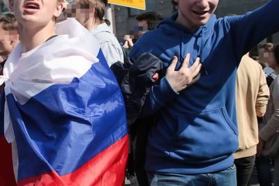 Список опасных российских подростков слили в интернет: матерятся, за оппозицию