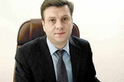 Бизнесмен, с которым отдыхал омский министр, получил за 10 лет контрактов на 2 млрд рублей